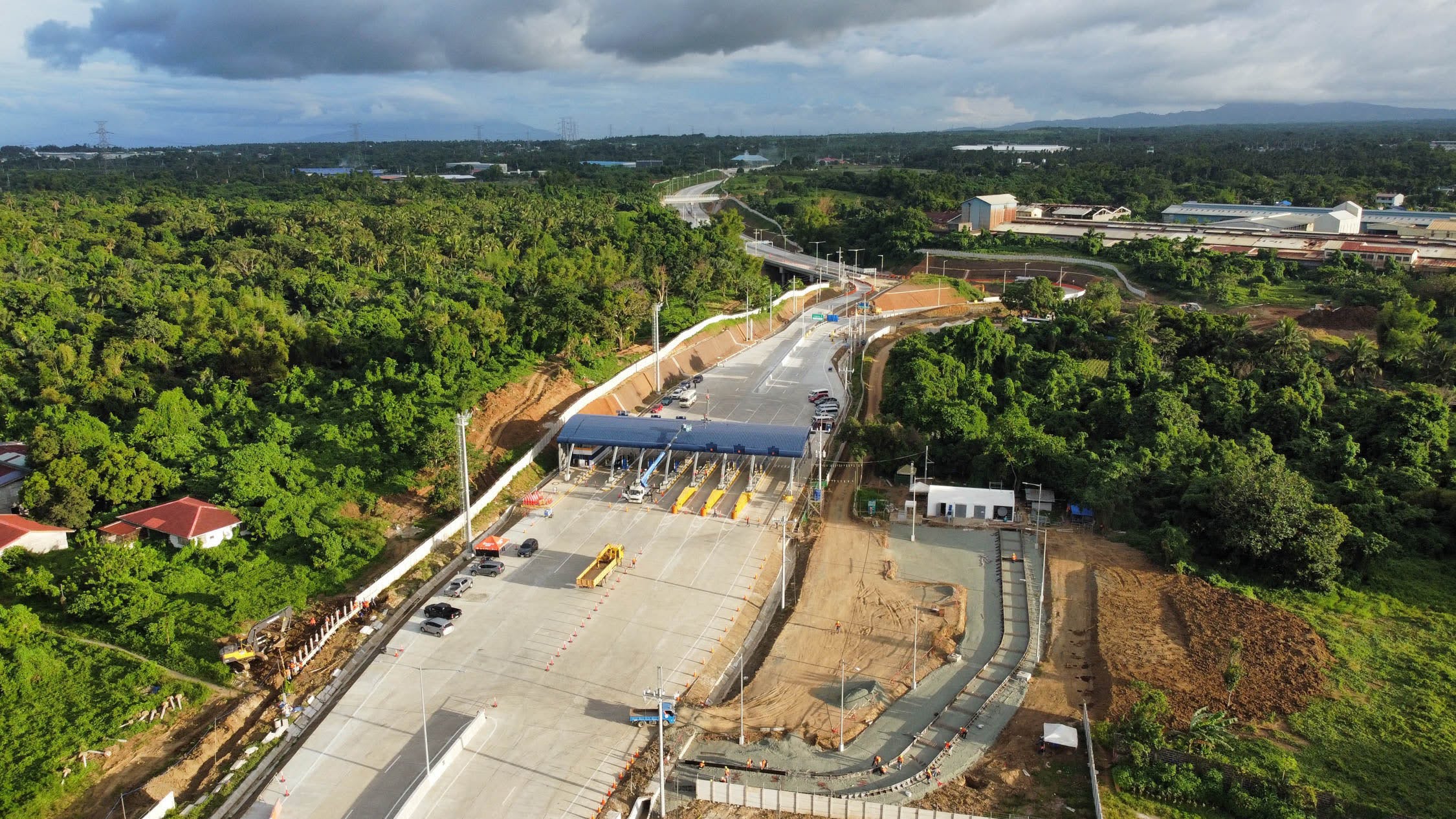 Cavite-Laguna-Expressway-Calax